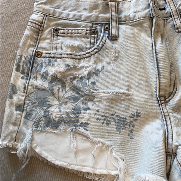 Shorts - Picture 6 of 6